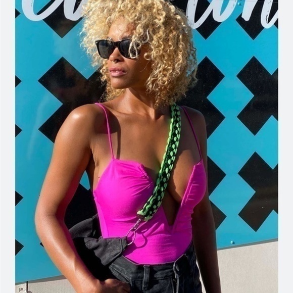 Zara NEW pink deep v bodysuit - Picture 2 of 6